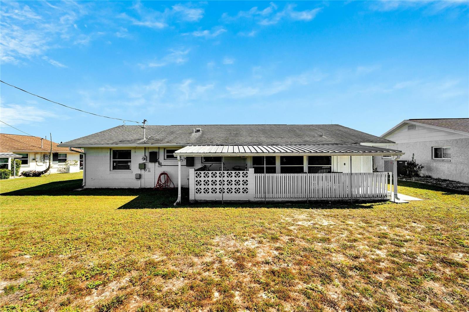 1216 HACIENDA DR