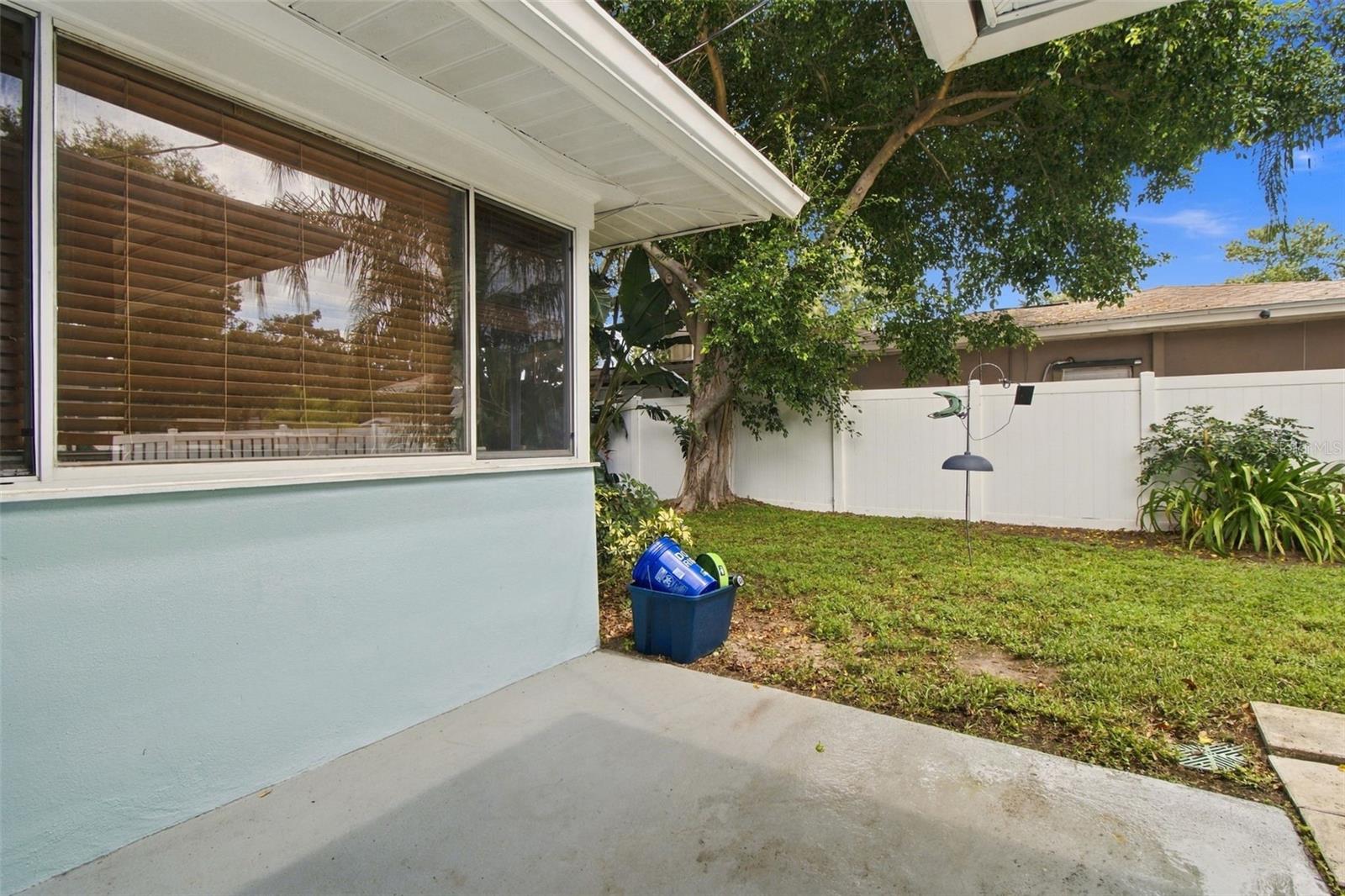 1711 N HIGHLAND AVE