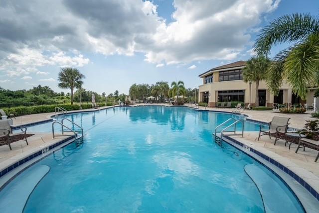 718 CHIPPER DR