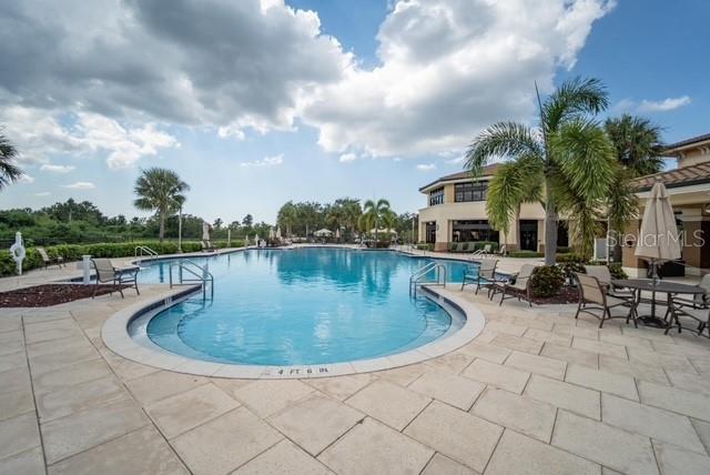 718 CHIPPER DR