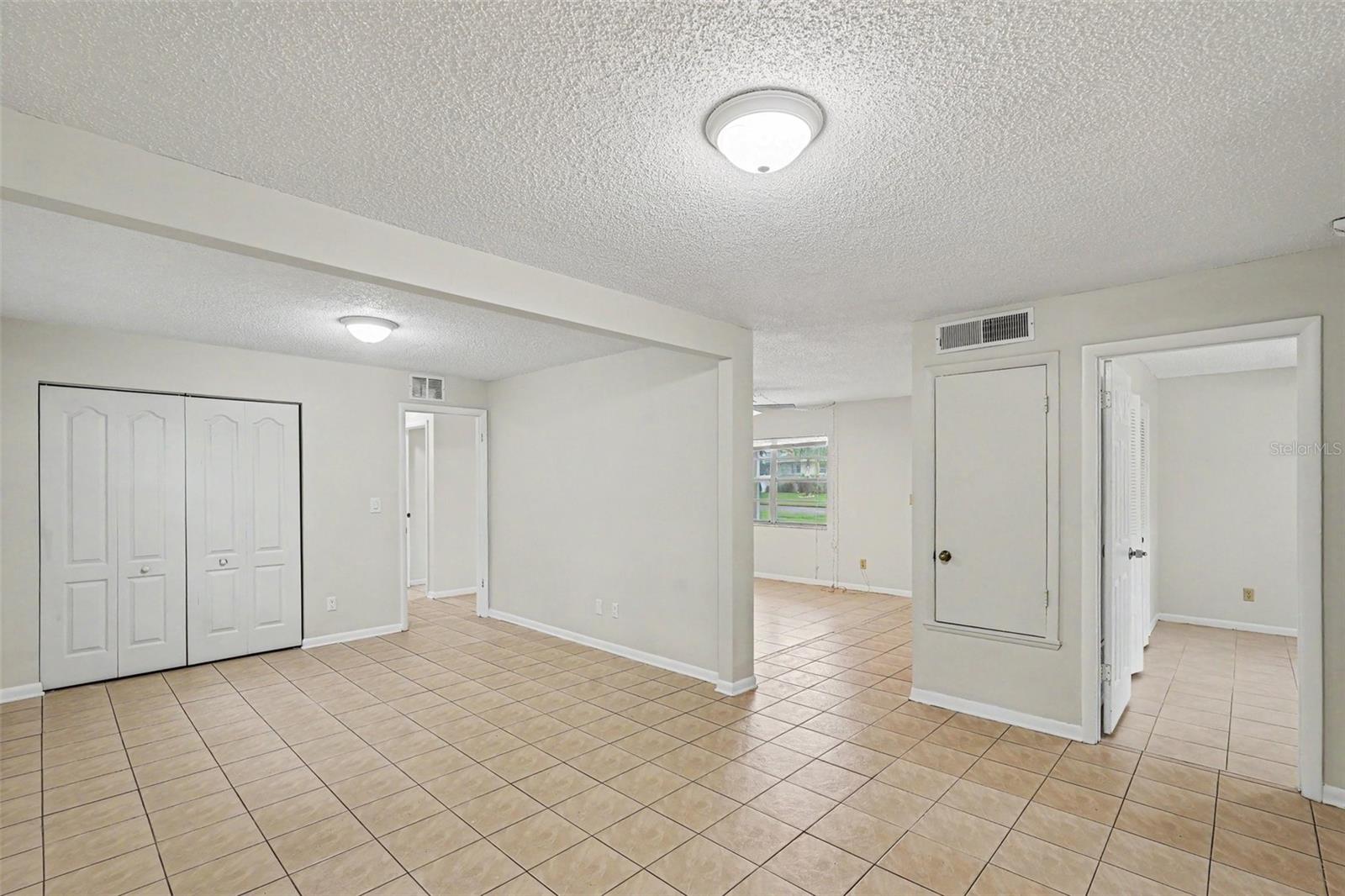 1122 ESTATEWOOD DR