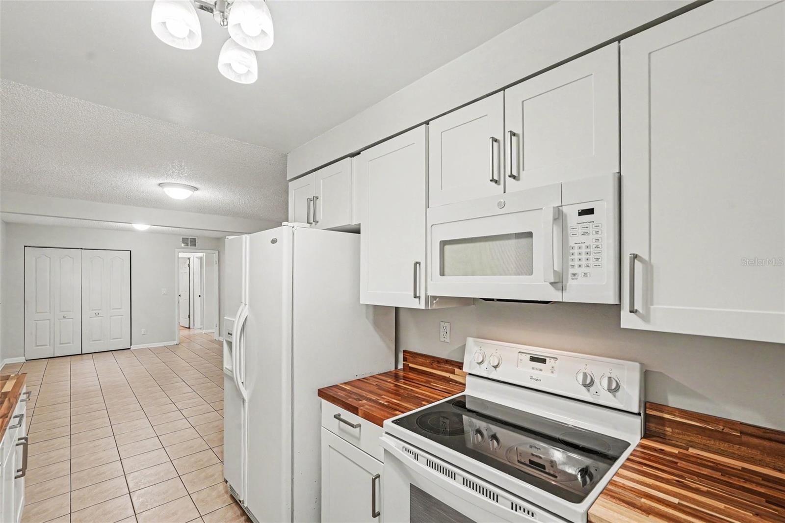 1122 ESTATEWOOD DR