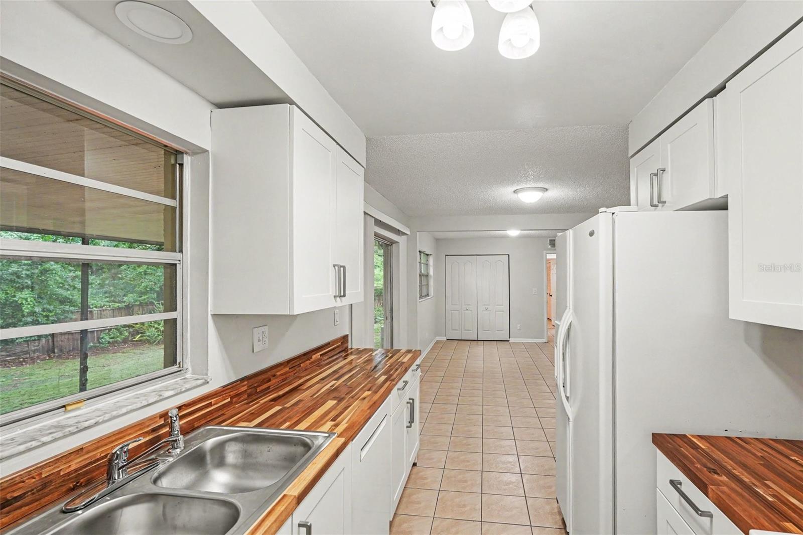 1122 ESTATEWOOD DR