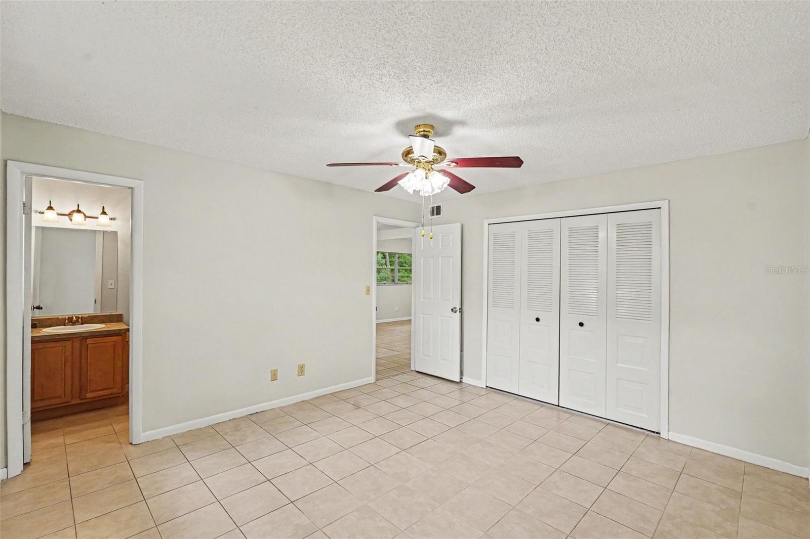 1122 ESTATEWOOD DR