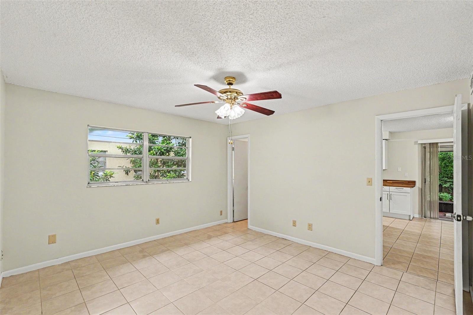 1122 ESTATEWOOD DR