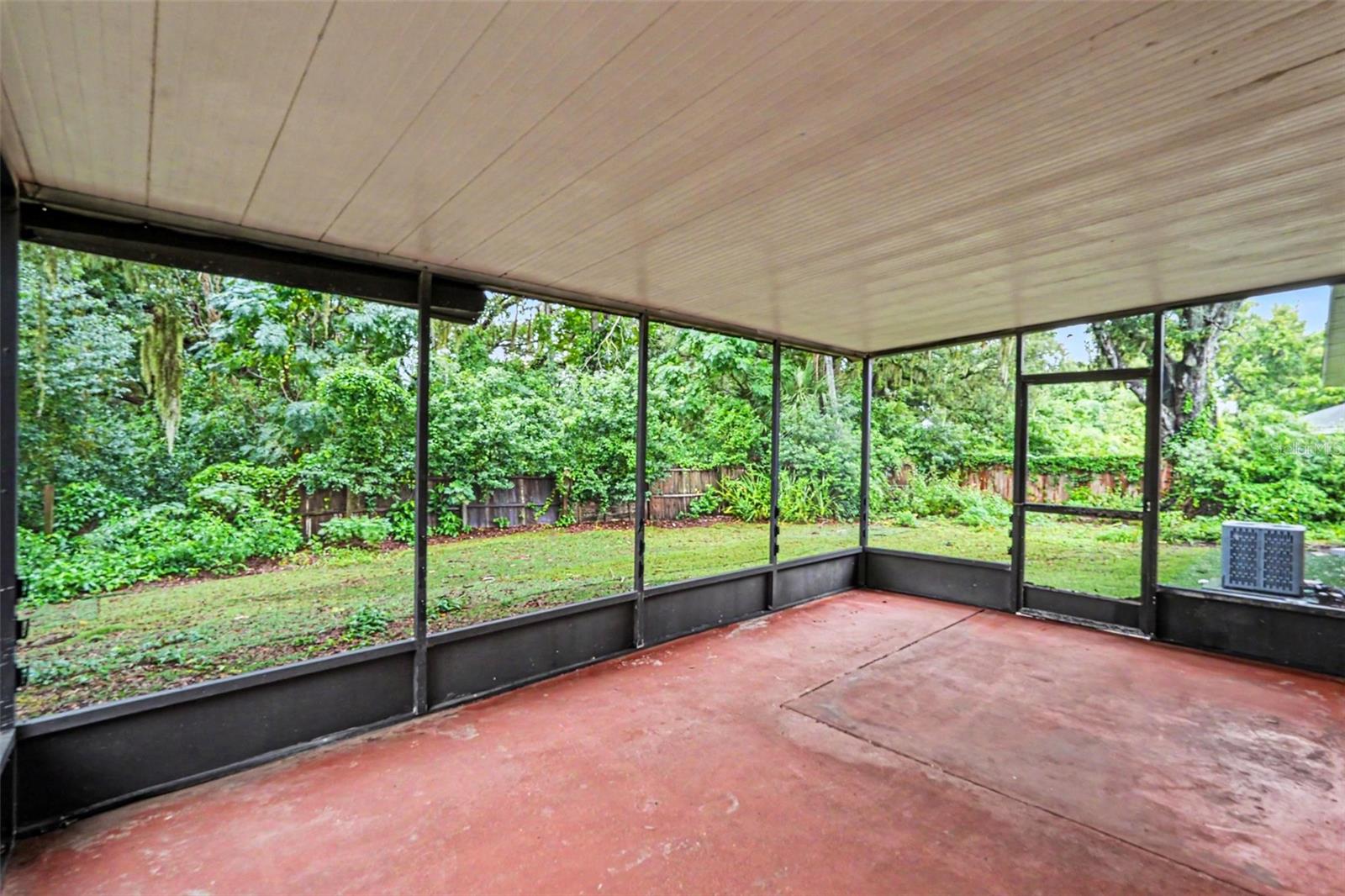 1122 ESTATEWOOD DR