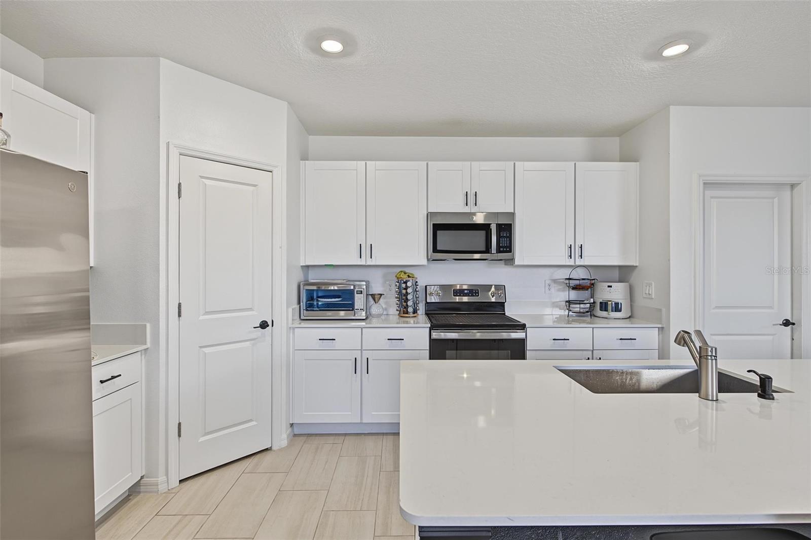 11621 RADIANT SHORE LOOP