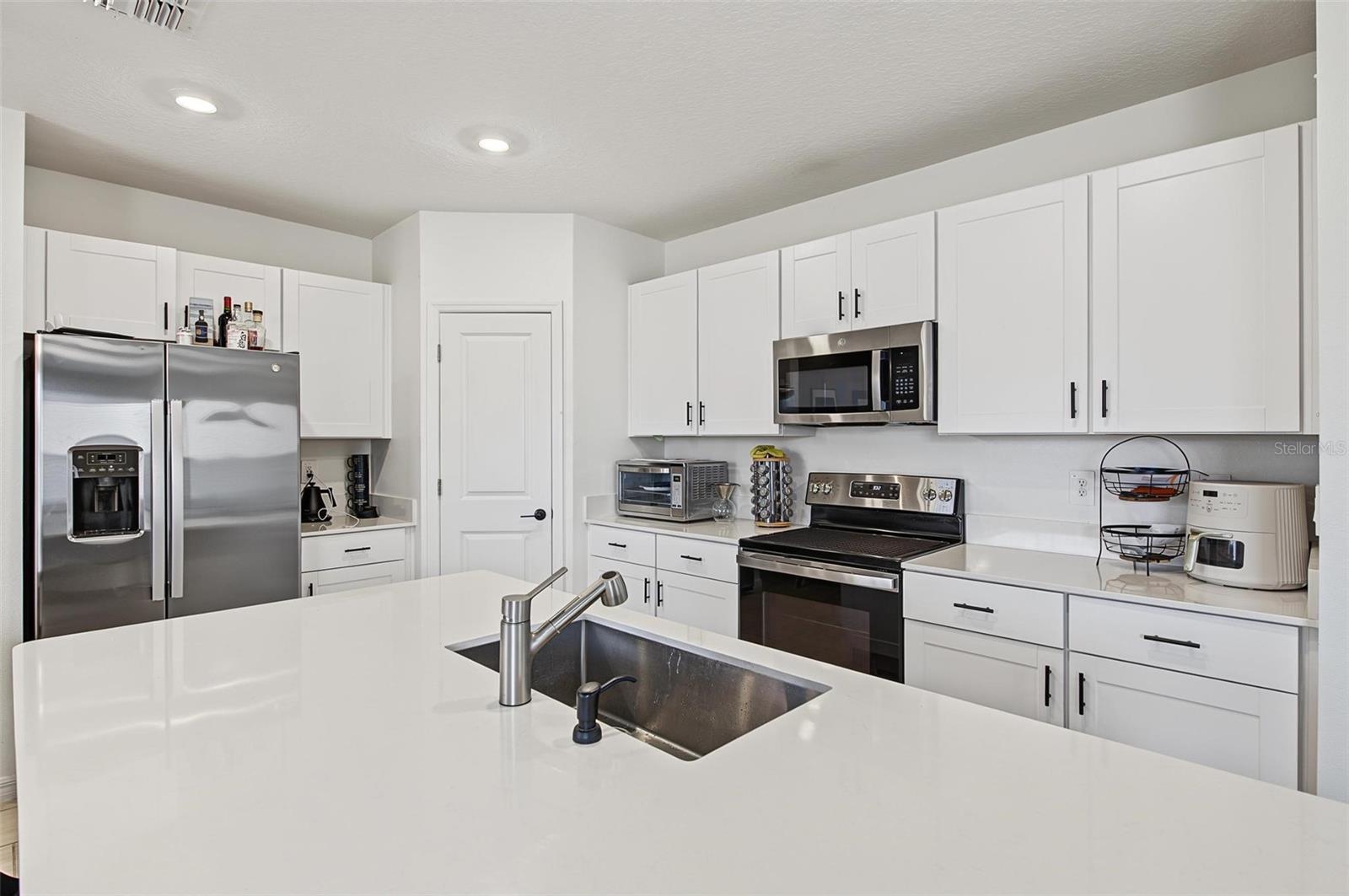 11621 RADIANT SHORE LOOP