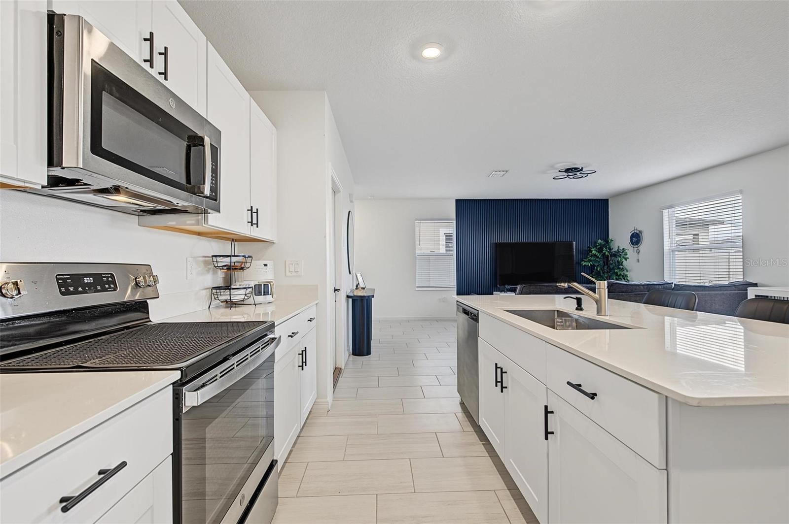 11621 RADIANT SHORE LOOP