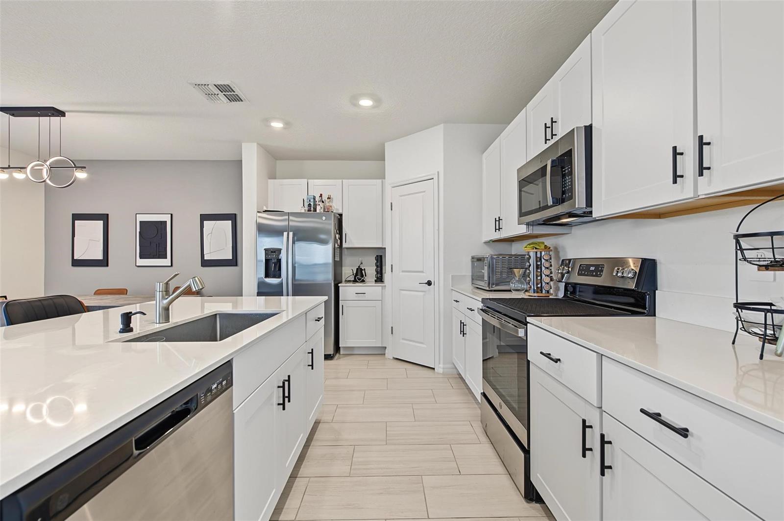11621 RADIANT SHORE LOOP