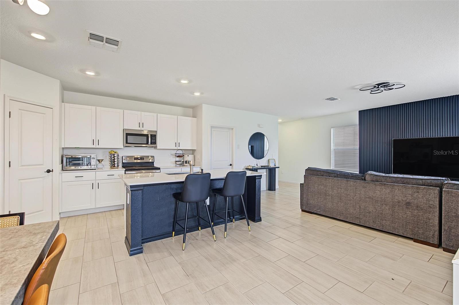 11621 RADIANT SHORE LOOP