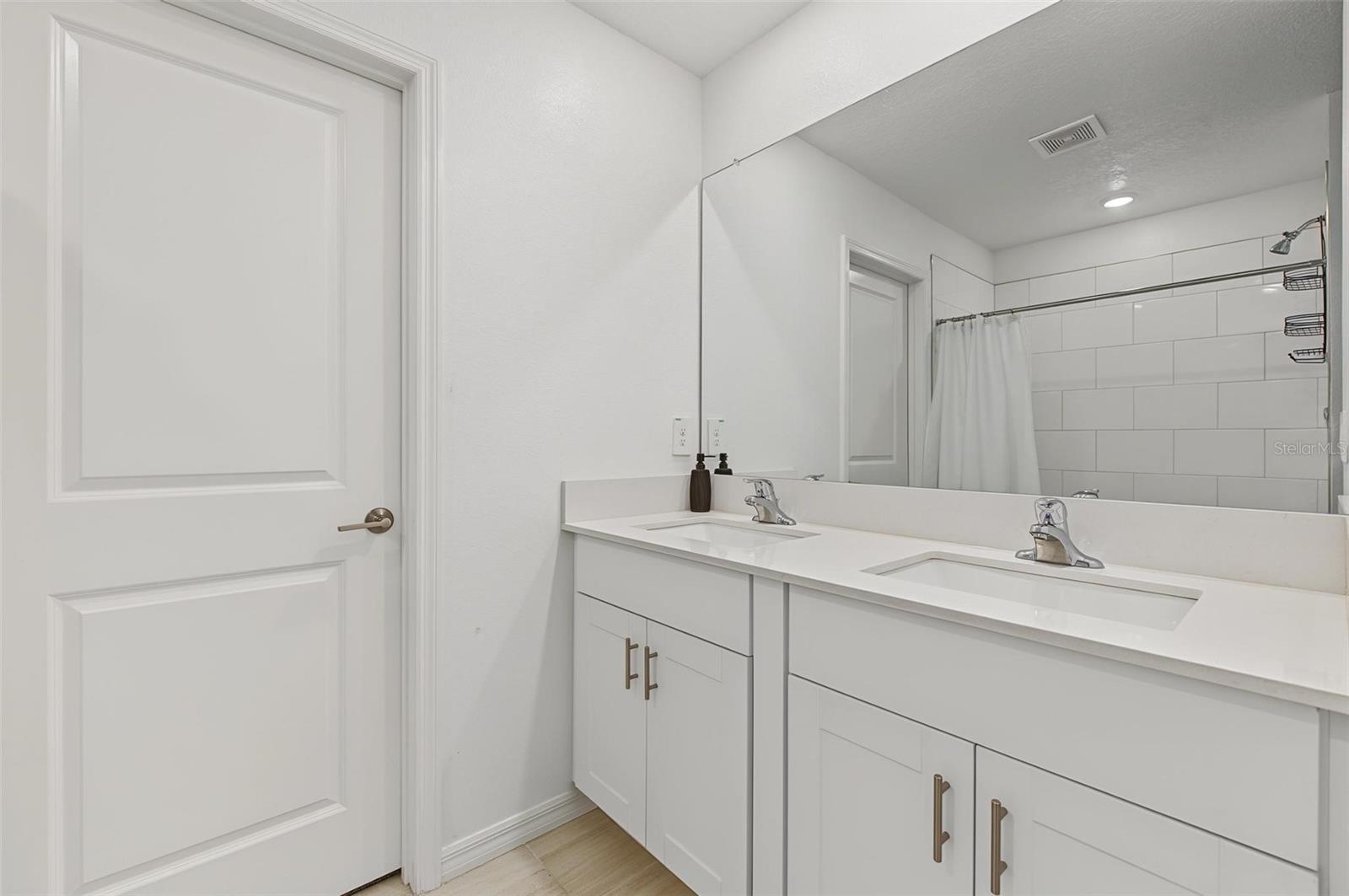 11621 RADIANT SHORE LOOP