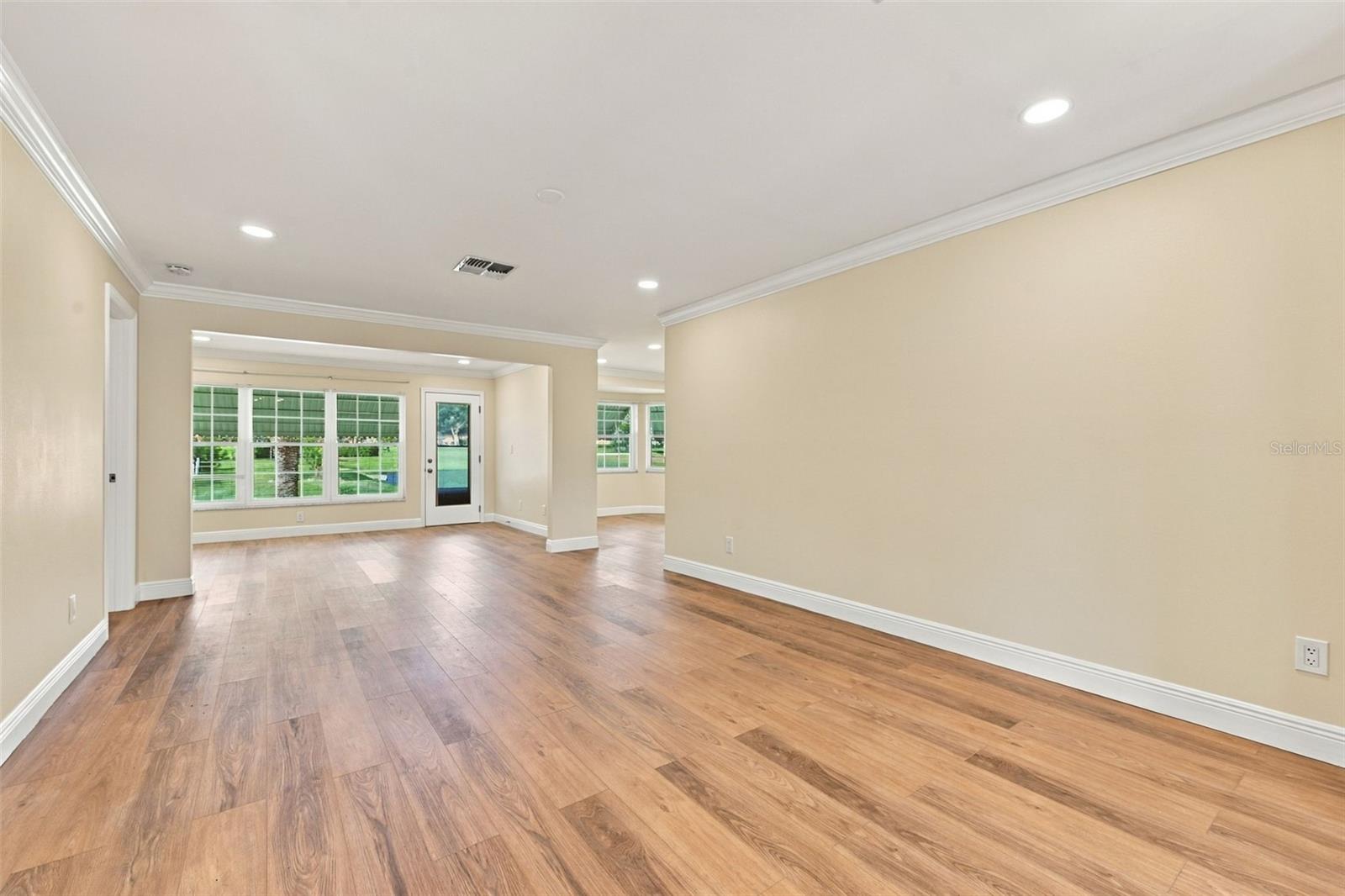 764 LAKEWOOD DR