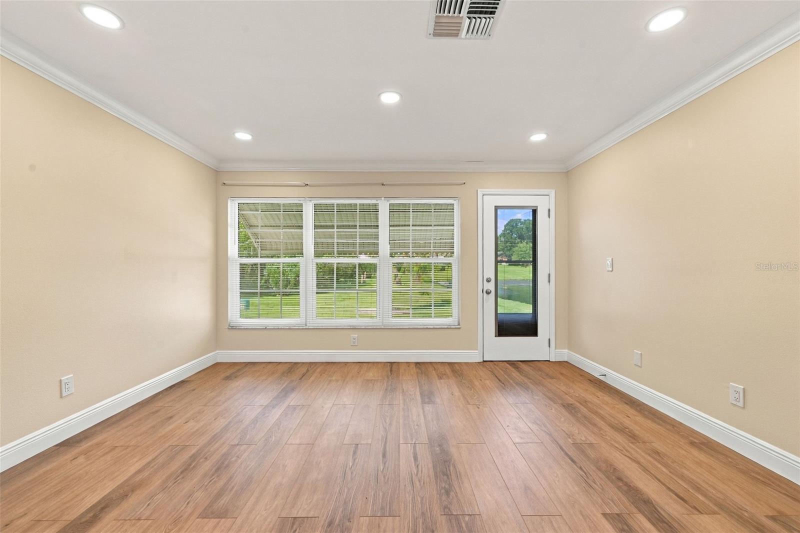 764 LAKEWOOD DR