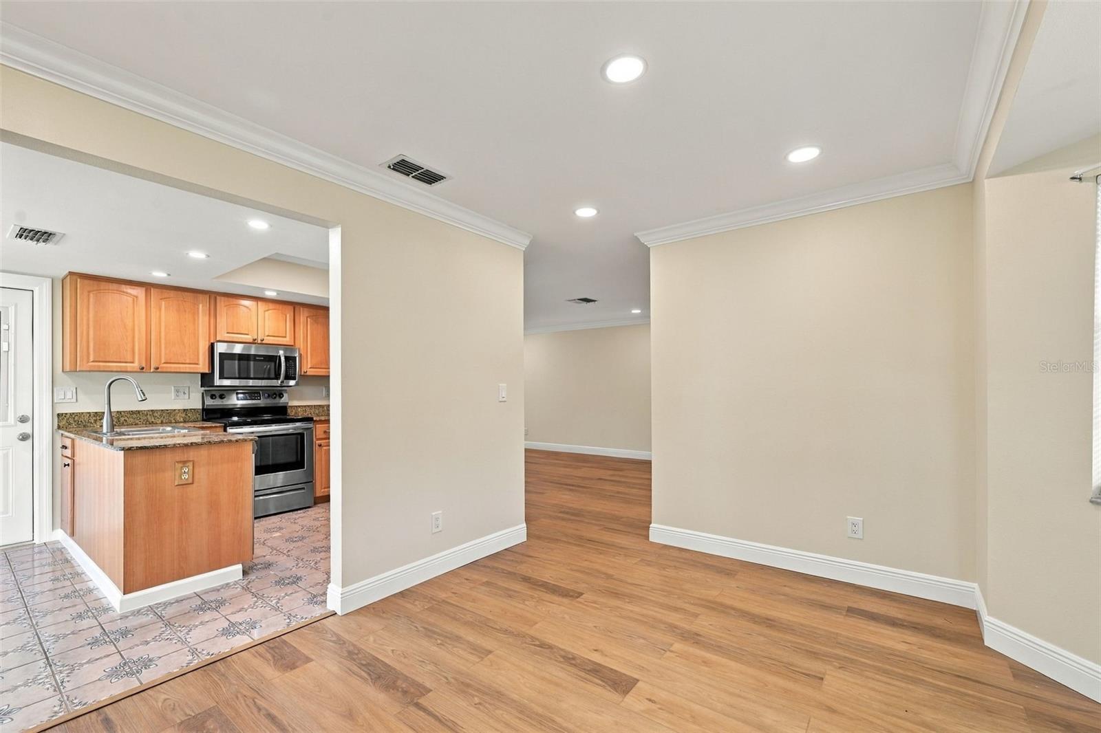 764 LAKEWOOD DR