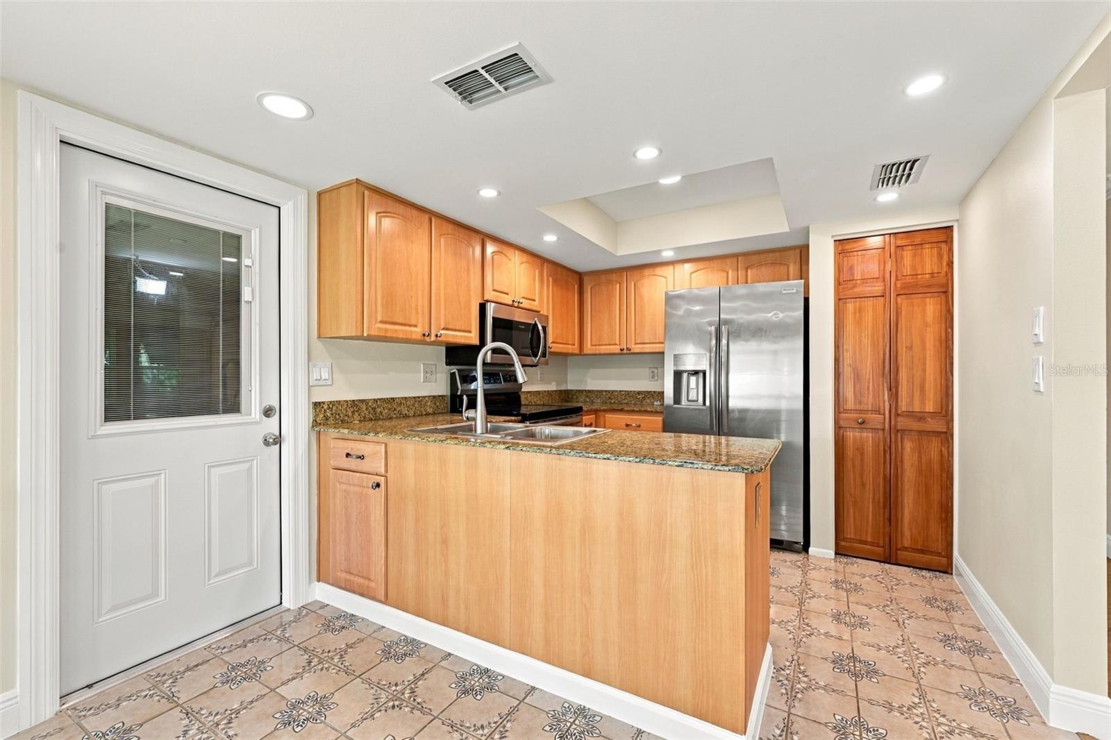 764 LAKEWOOD DR