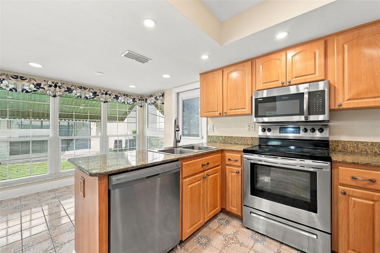 764 LAKEWOOD DR