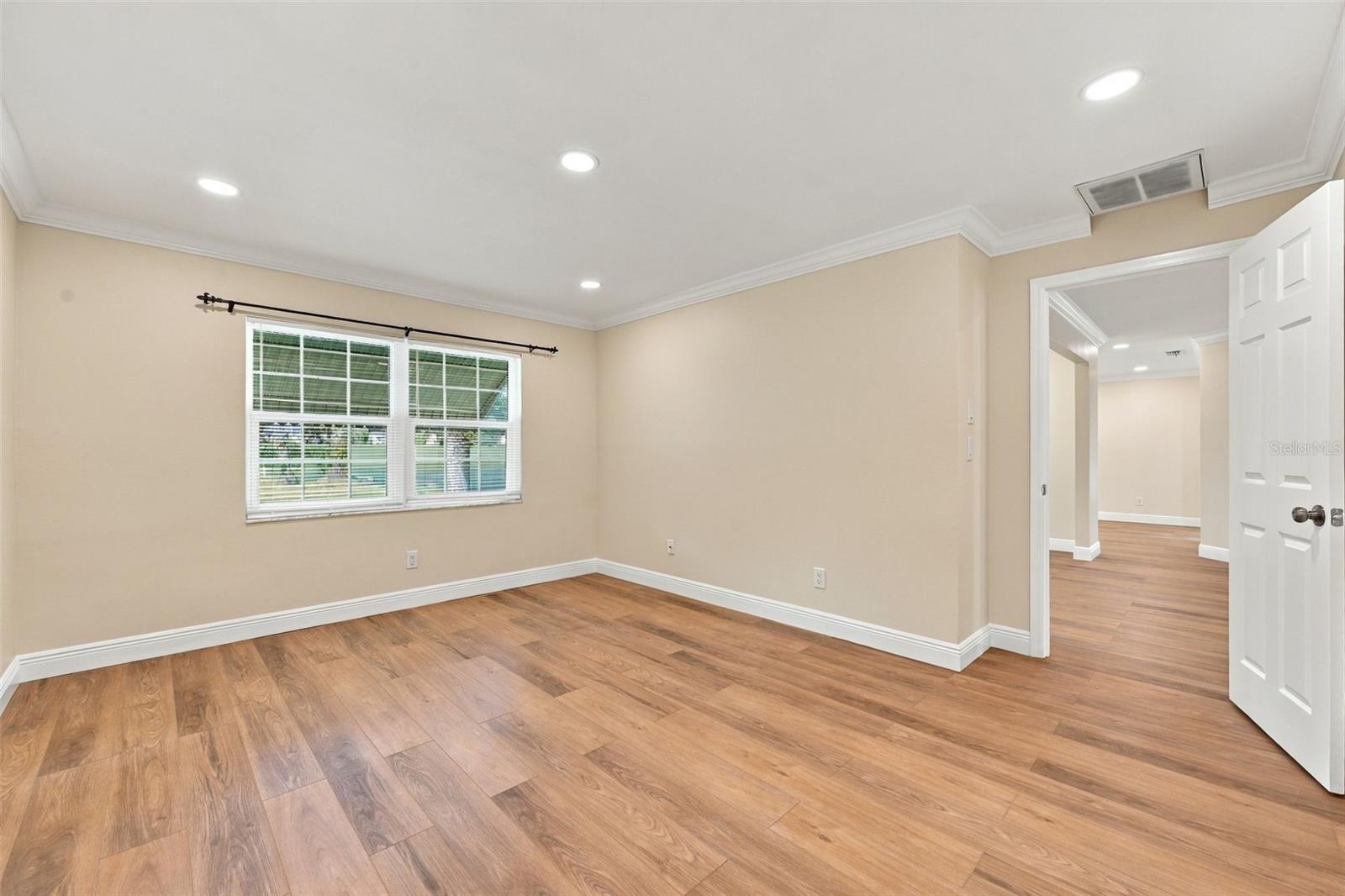 764 LAKEWOOD DR
