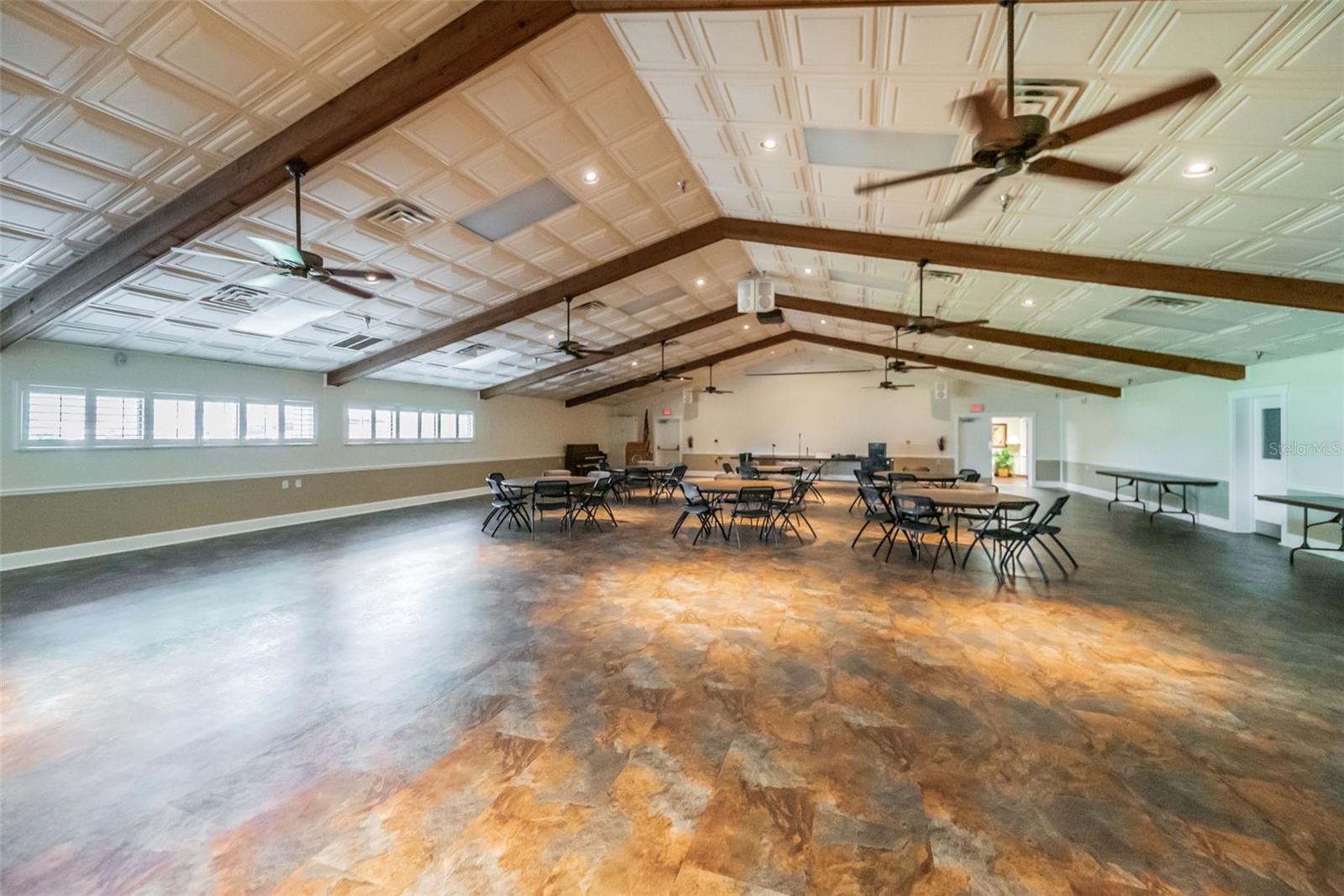 764 LAKEWOOD DR