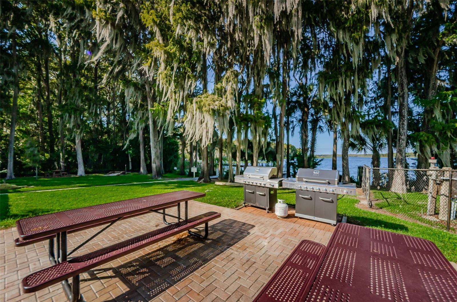 764 LAKEWOOD DR