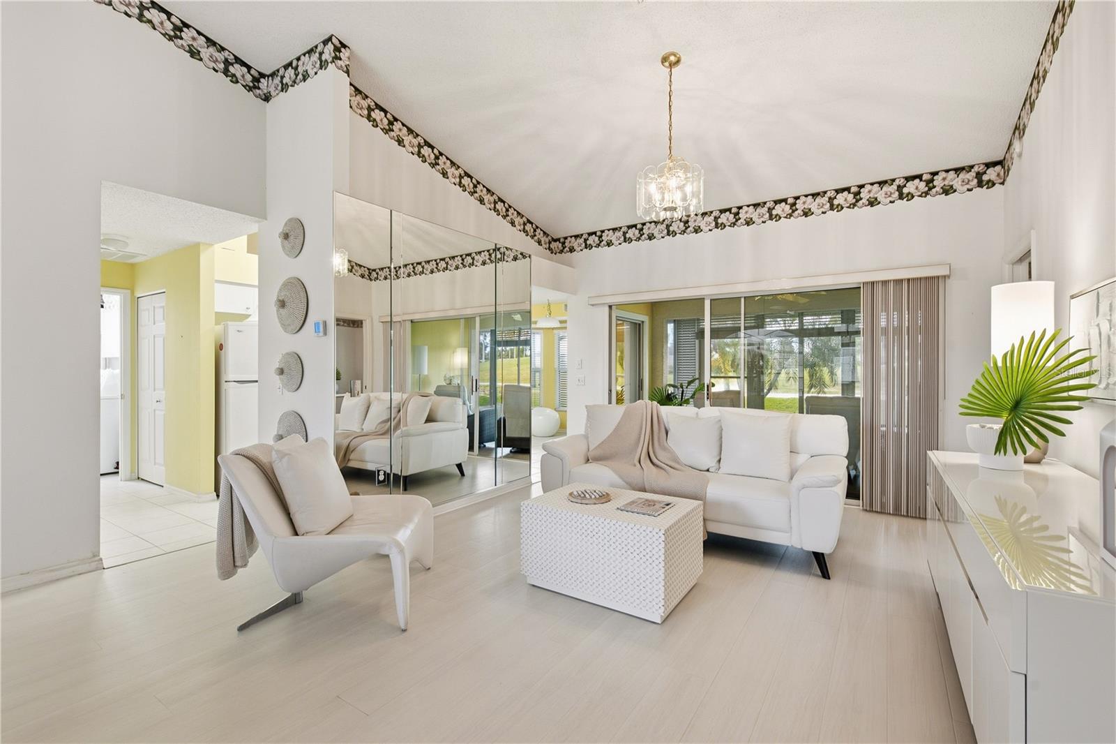 1213 FLORA VISTA ST
