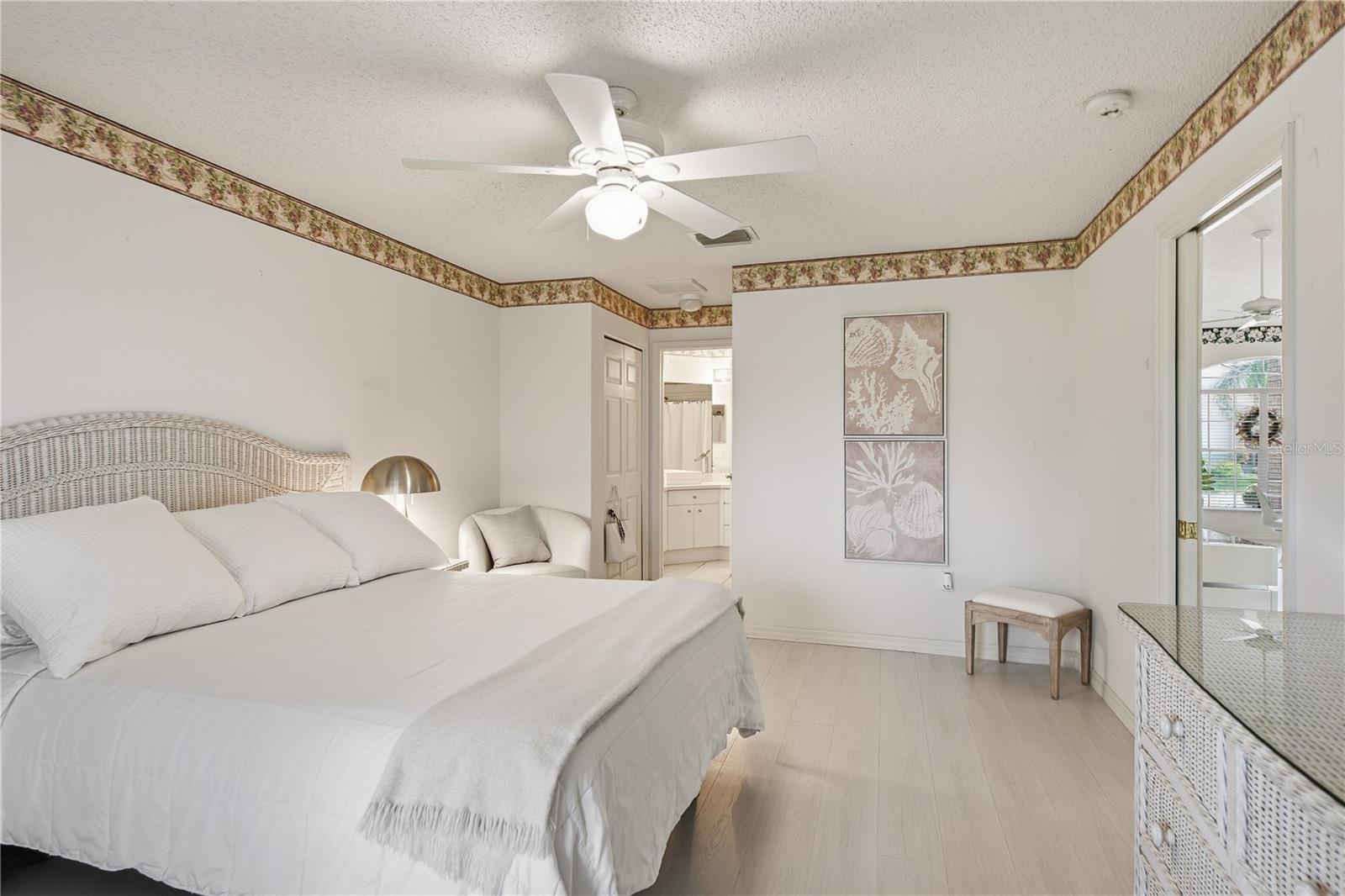 1213 FLORA VISTA ST