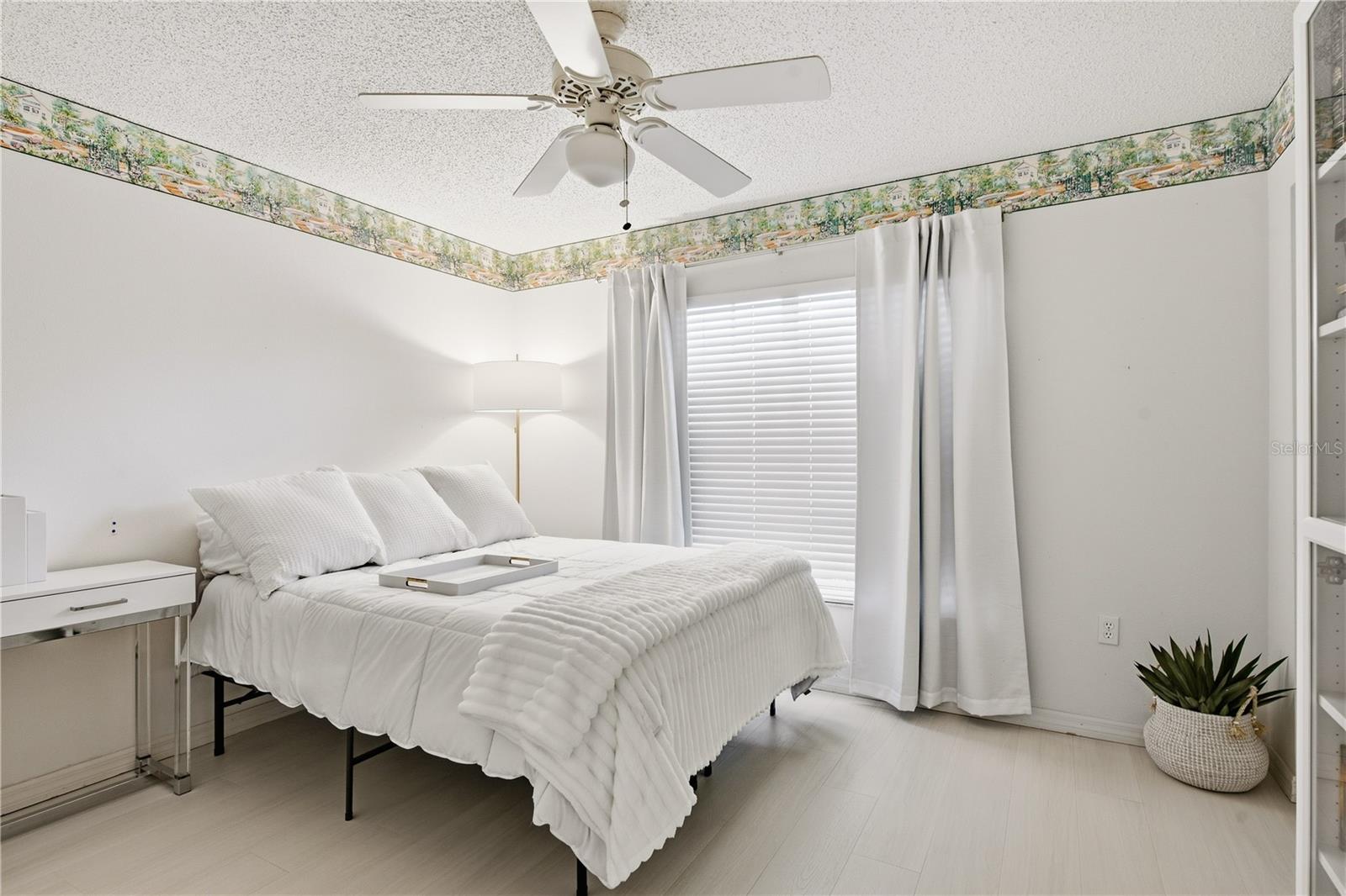 1213 FLORA VISTA ST