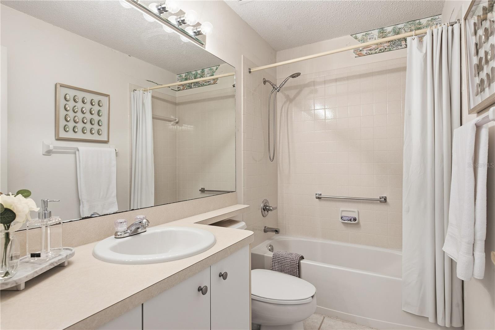 1213 FLORA VISTA ST