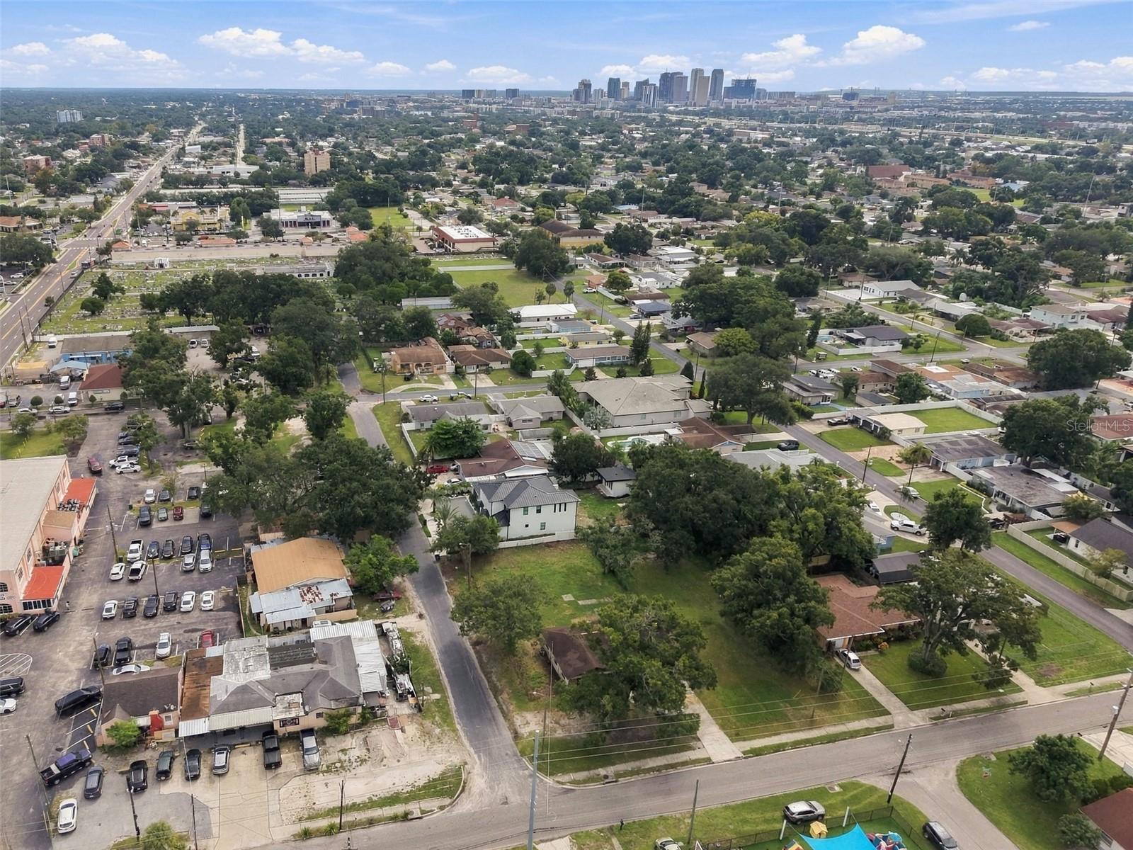 2709 N LINCOLN AVE