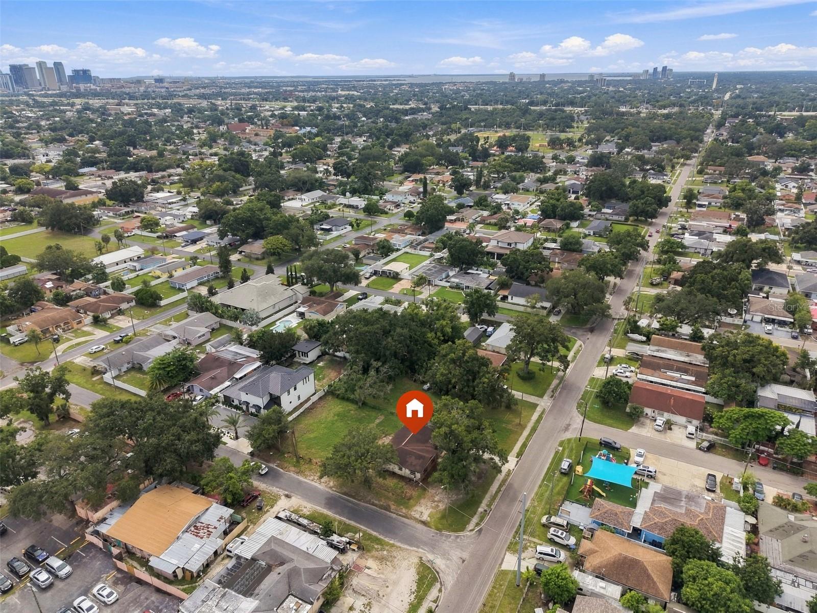 2709 N LINCOLN AVE