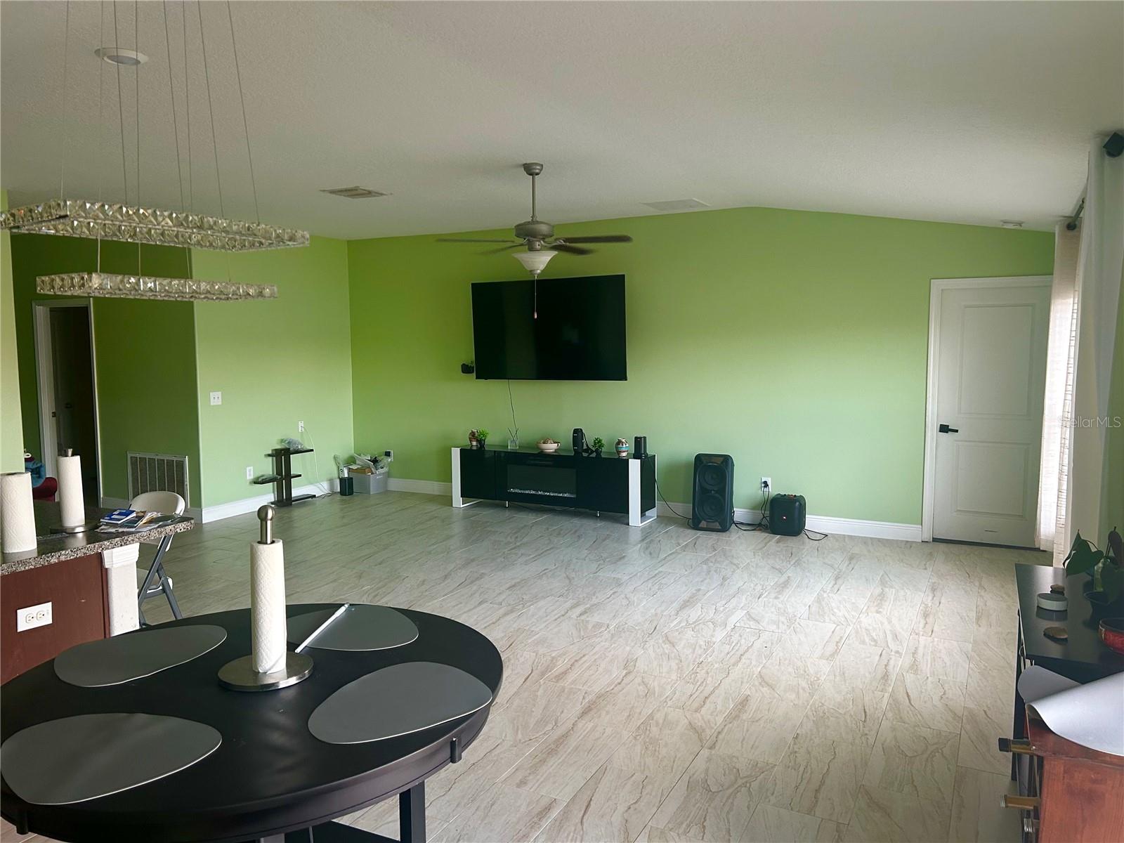 106 CASCADE BEND DR