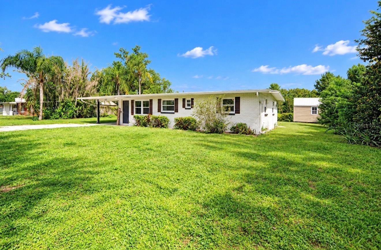 717 W DEER LAKE DR