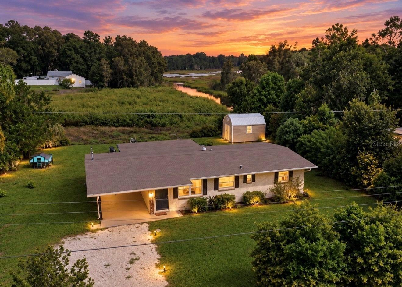 717 W DEER LAKE DR