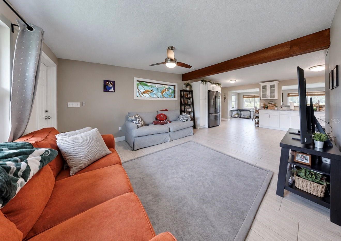 717 W DEER LAKE DR
