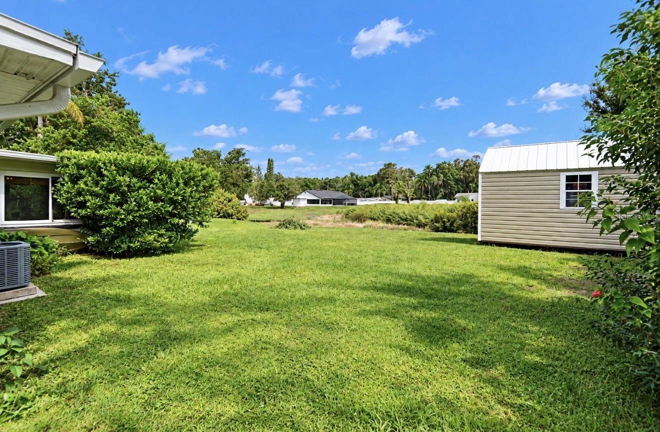 717 W DEER LAKE DR
