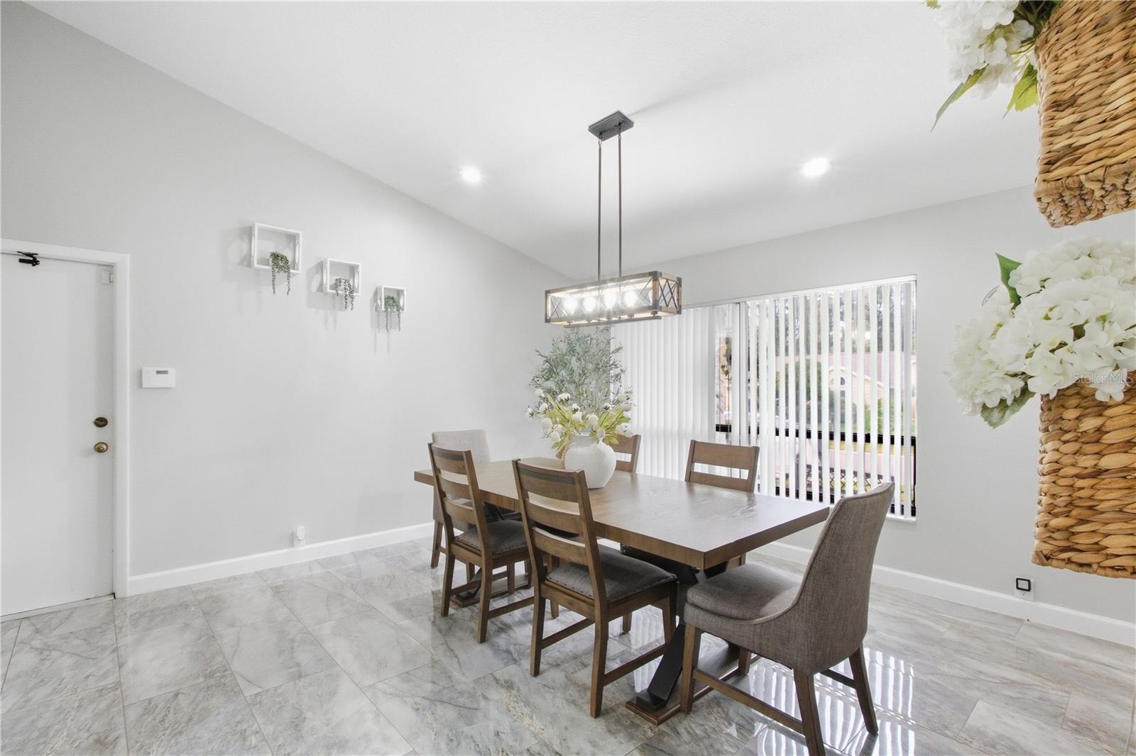 2621 BRIDLE DR