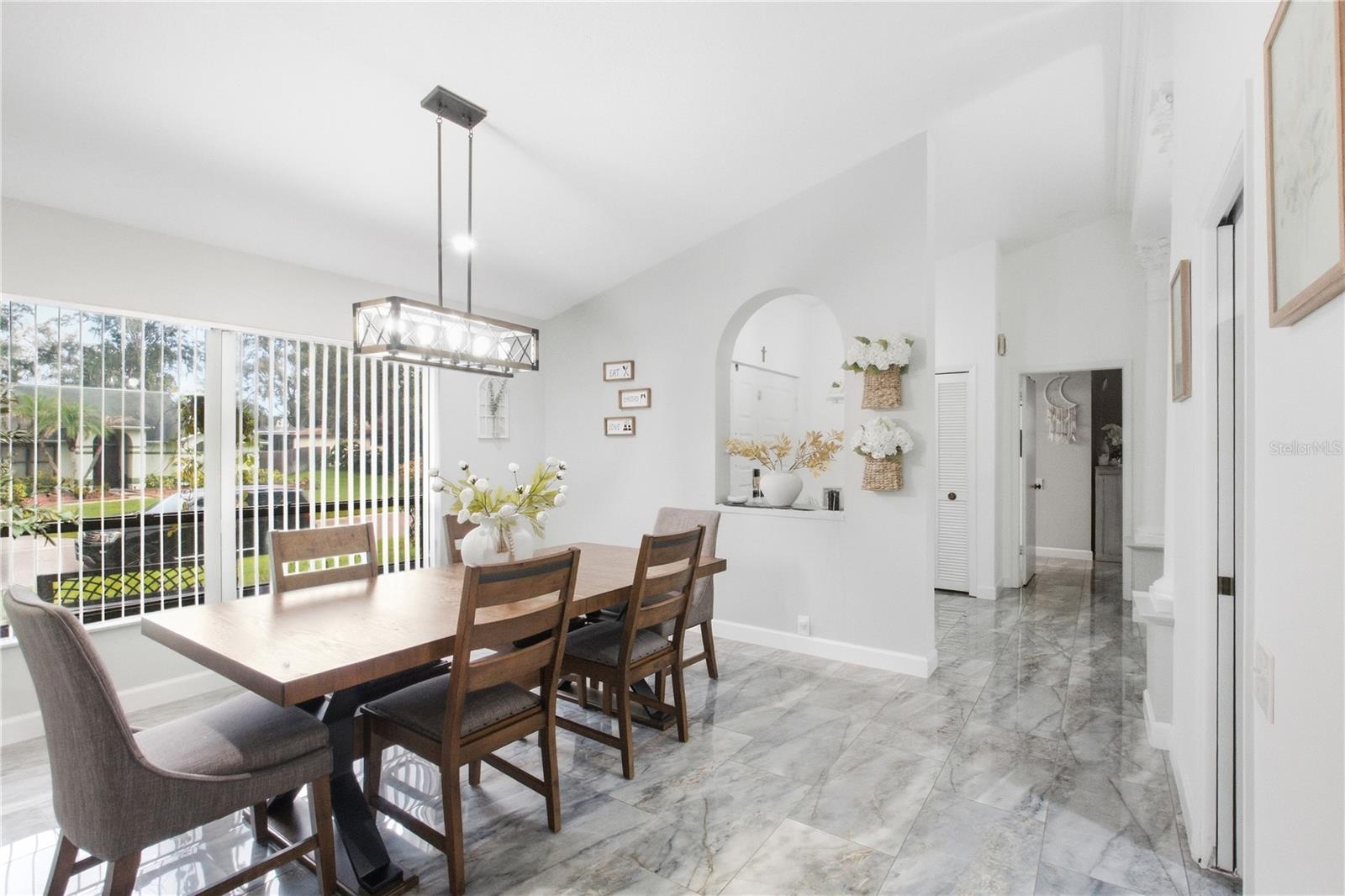 2621 BRIDLE DR