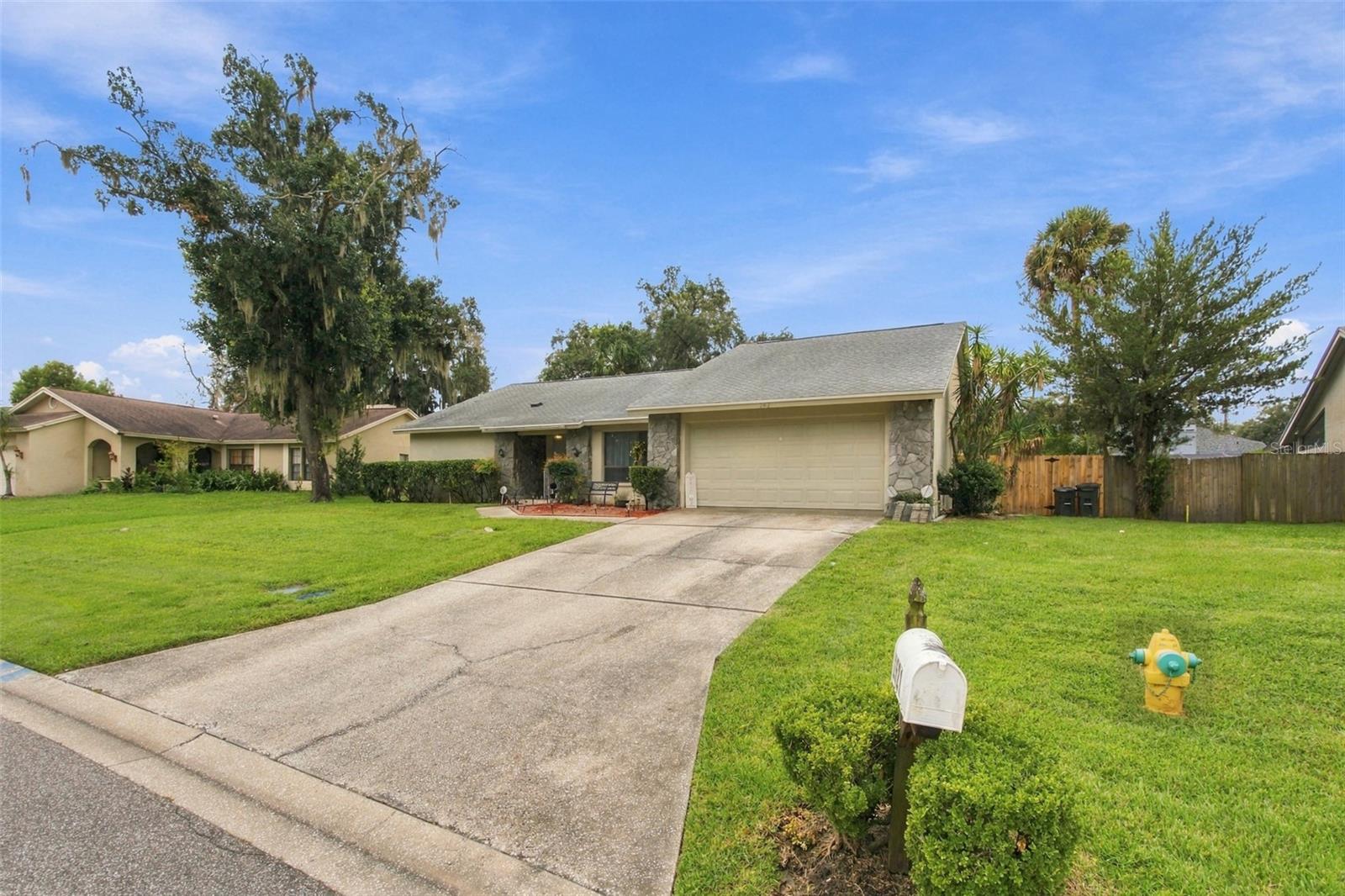 2621 BRIDLE DR