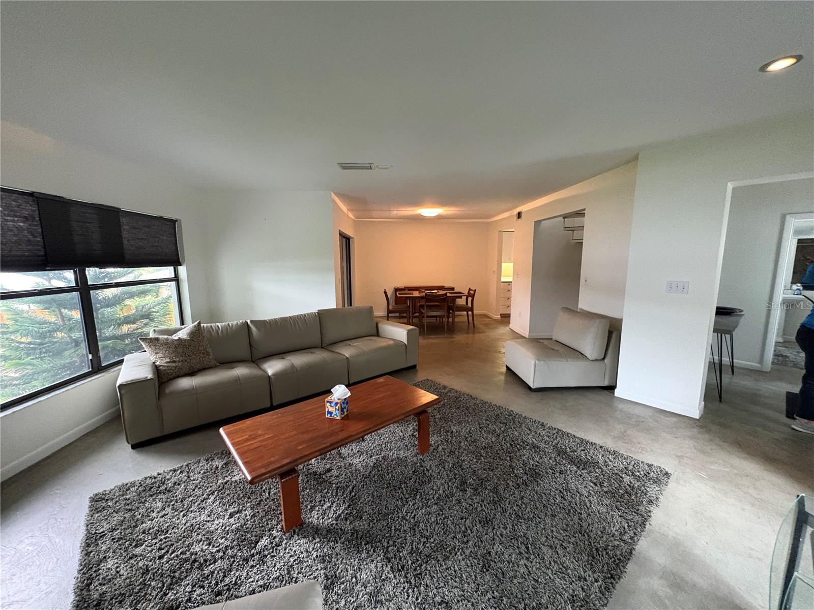 4223 E RIVERHILLS DR
