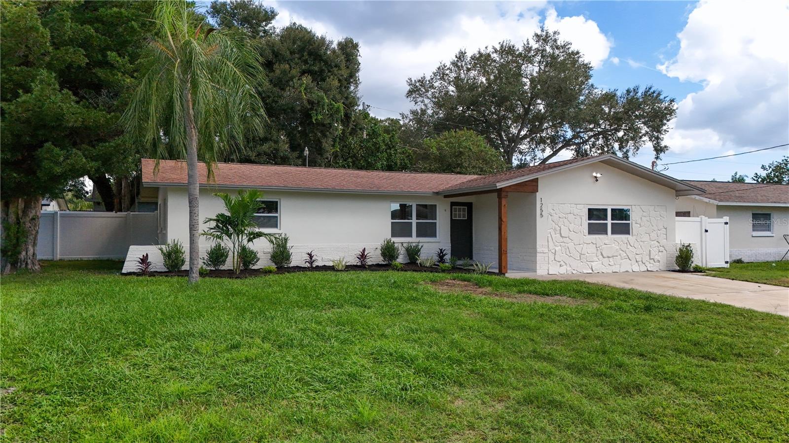 1255 E LAZY LAKE RD