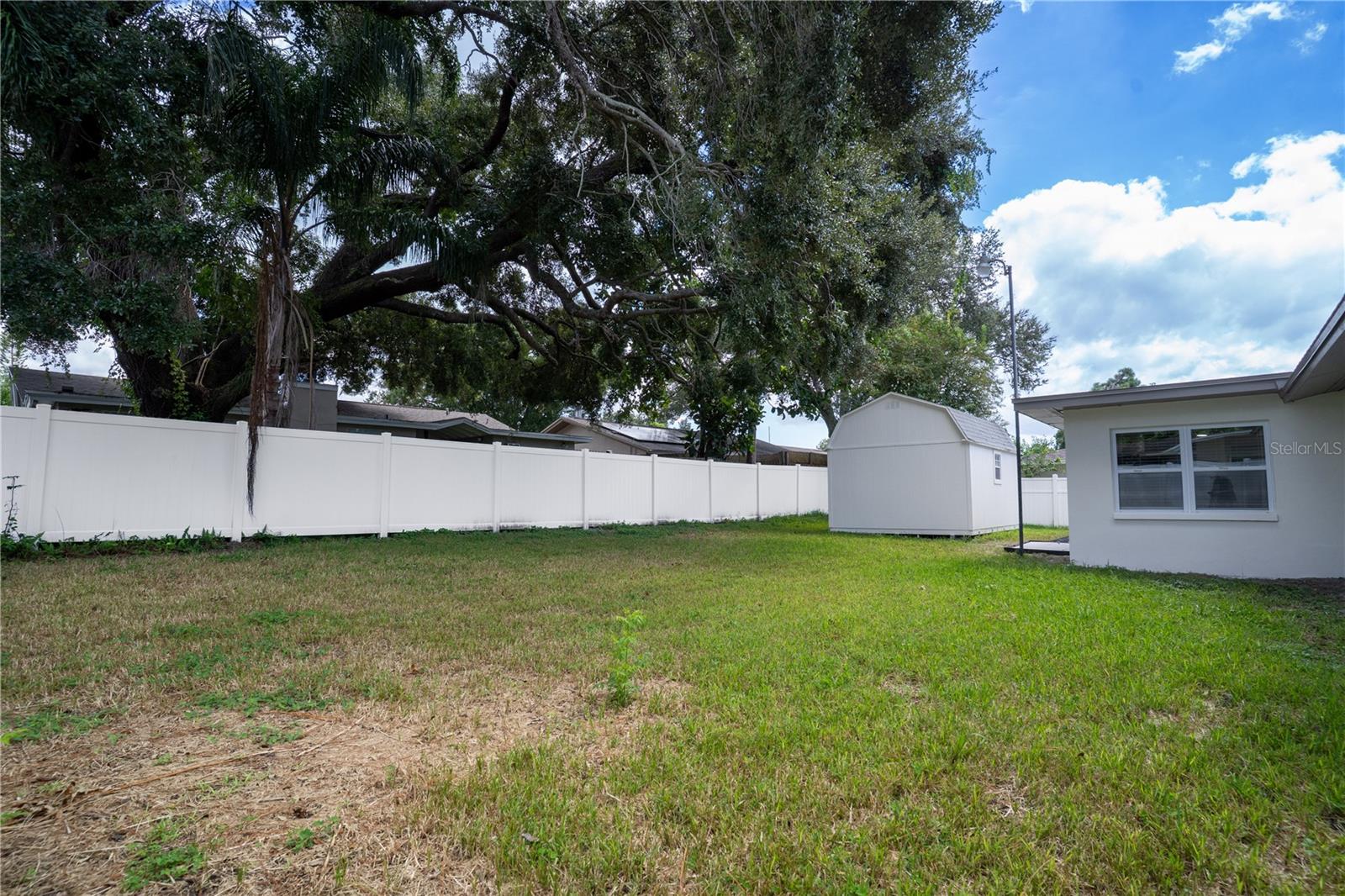 1255 E LAZY LAKE RD