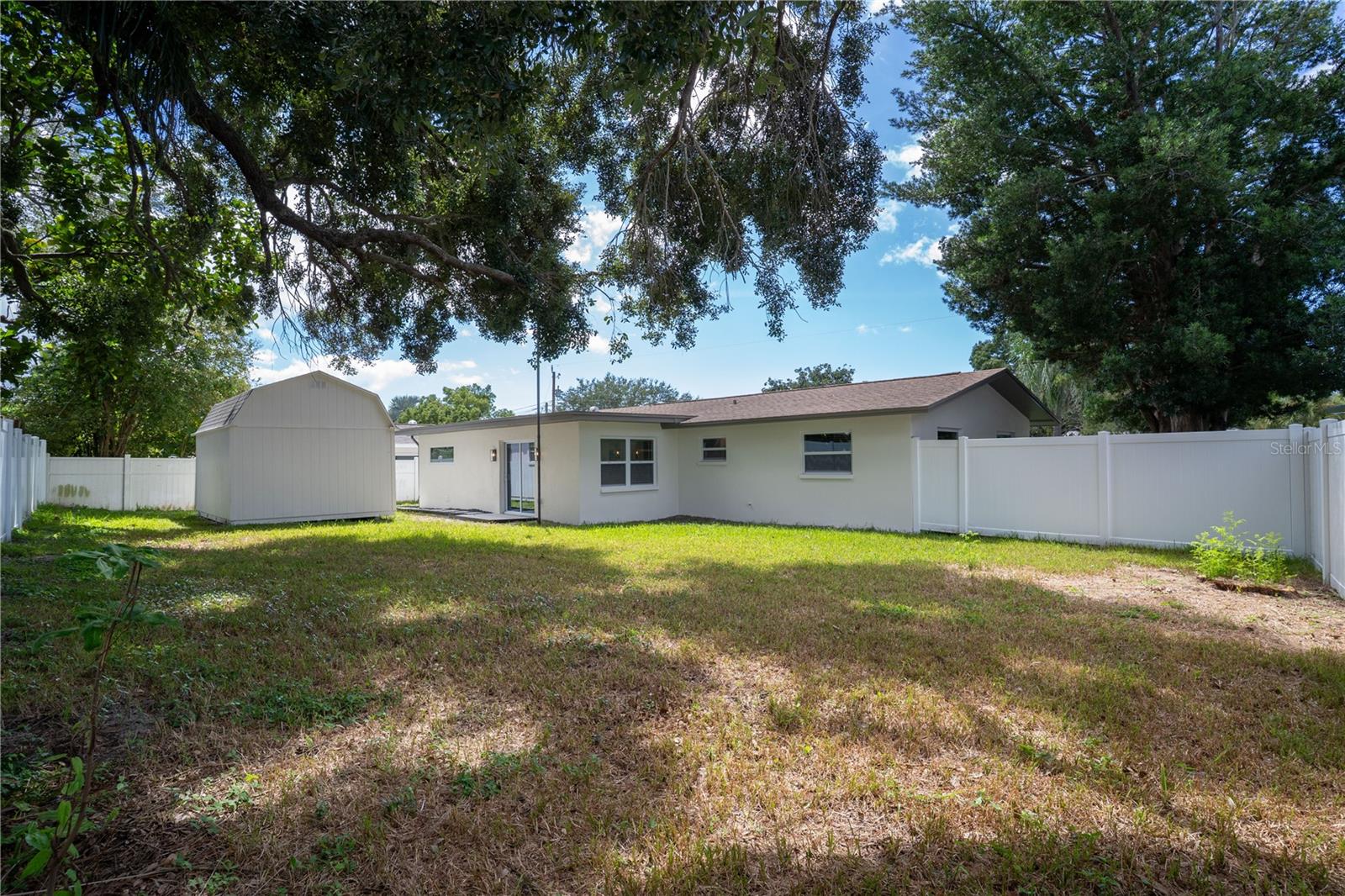 1255 E LAZY LAKE RD