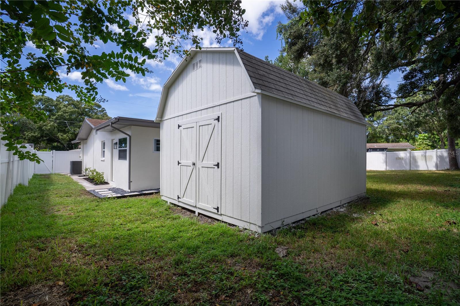 1255 E LAZY LAKE RD