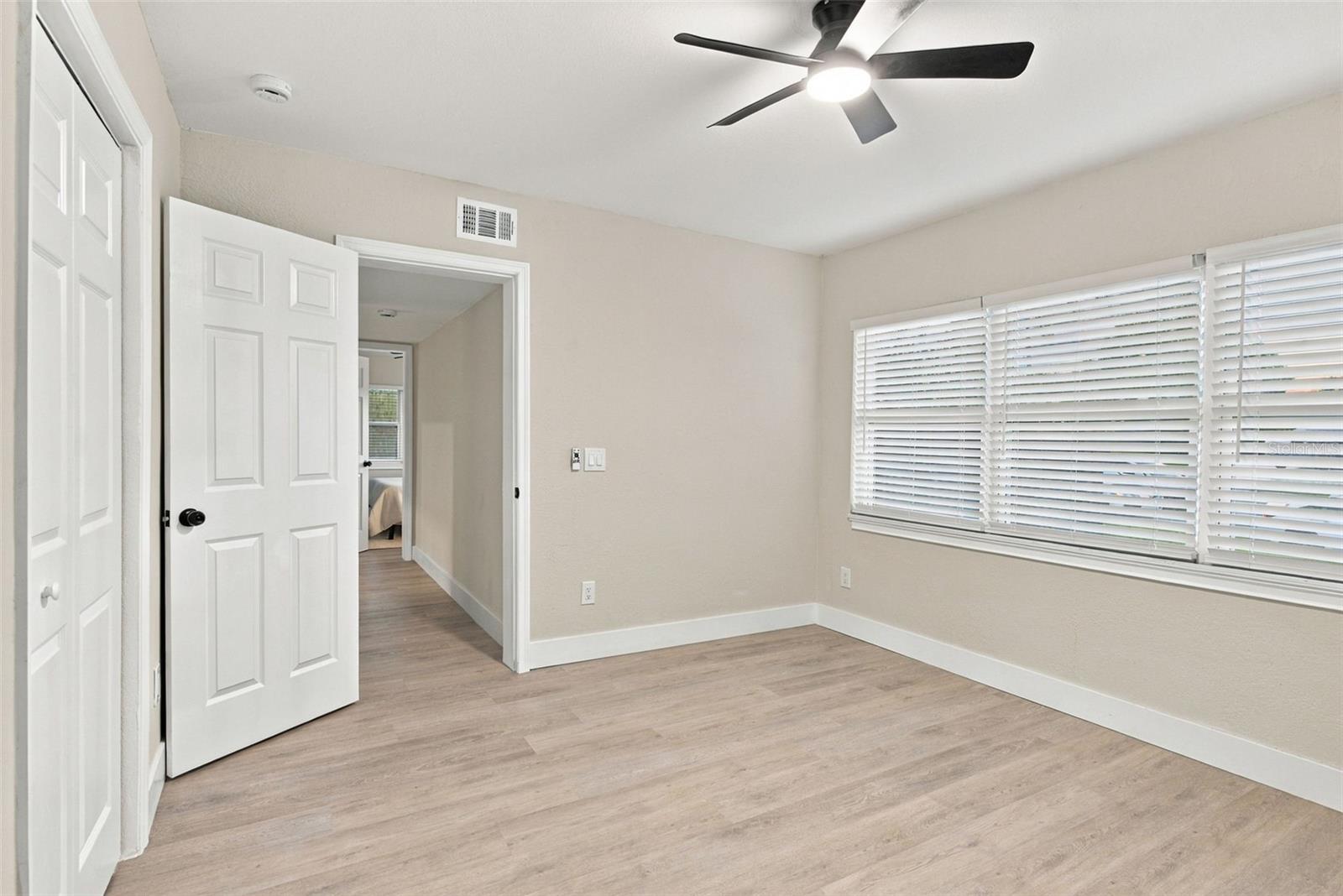 837 E EDGEWOOD DR