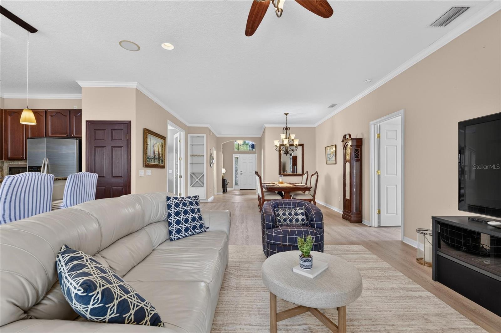144 SILVER FALLS DR