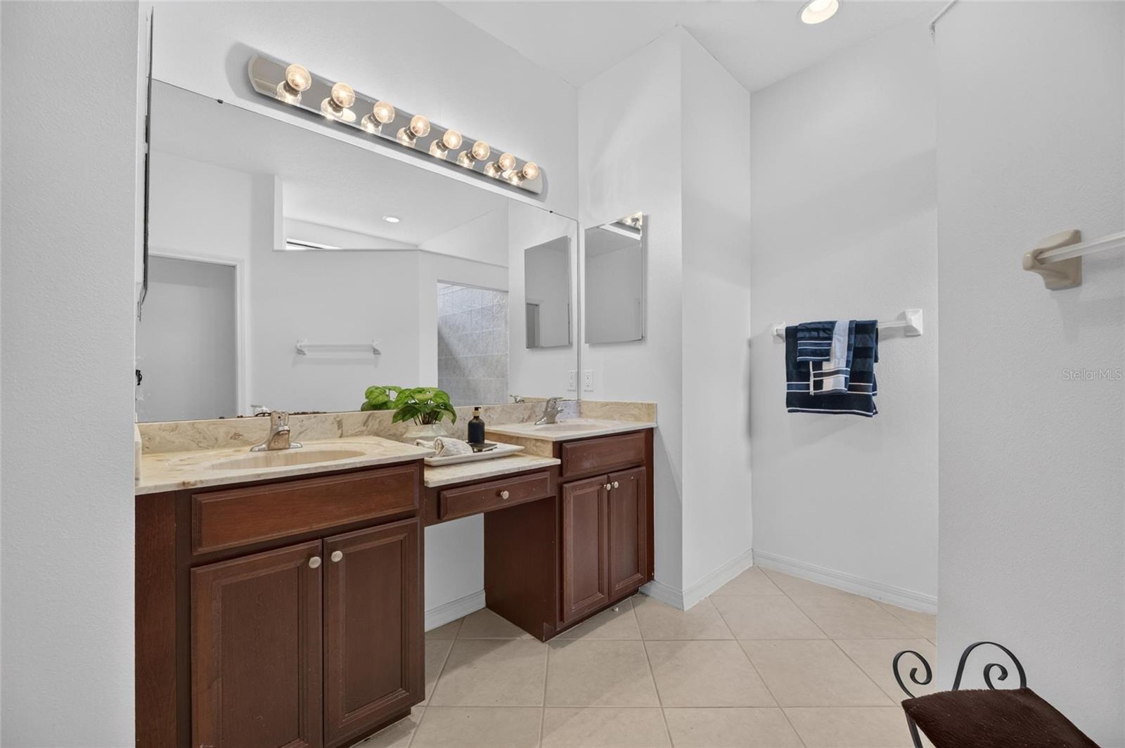 144 SILVER FALLS DR