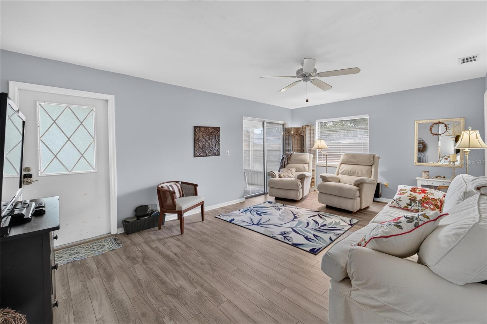 1607 HOVINGTON CIR #229