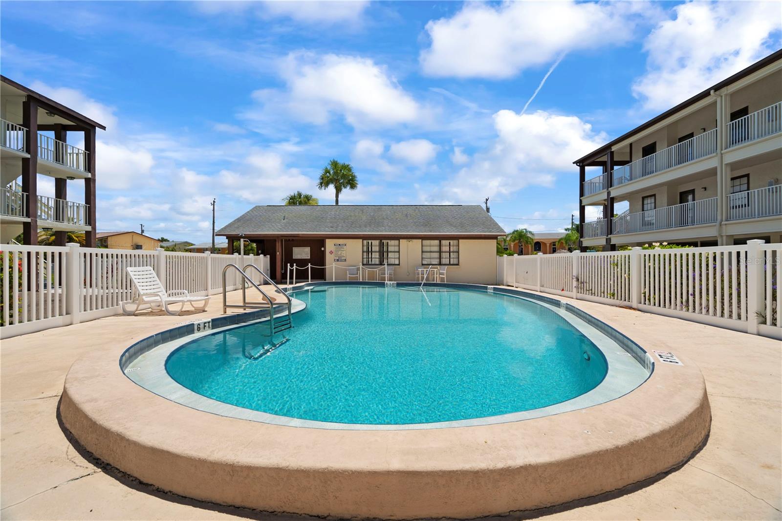 340 CAUSEWAY BLVD #104