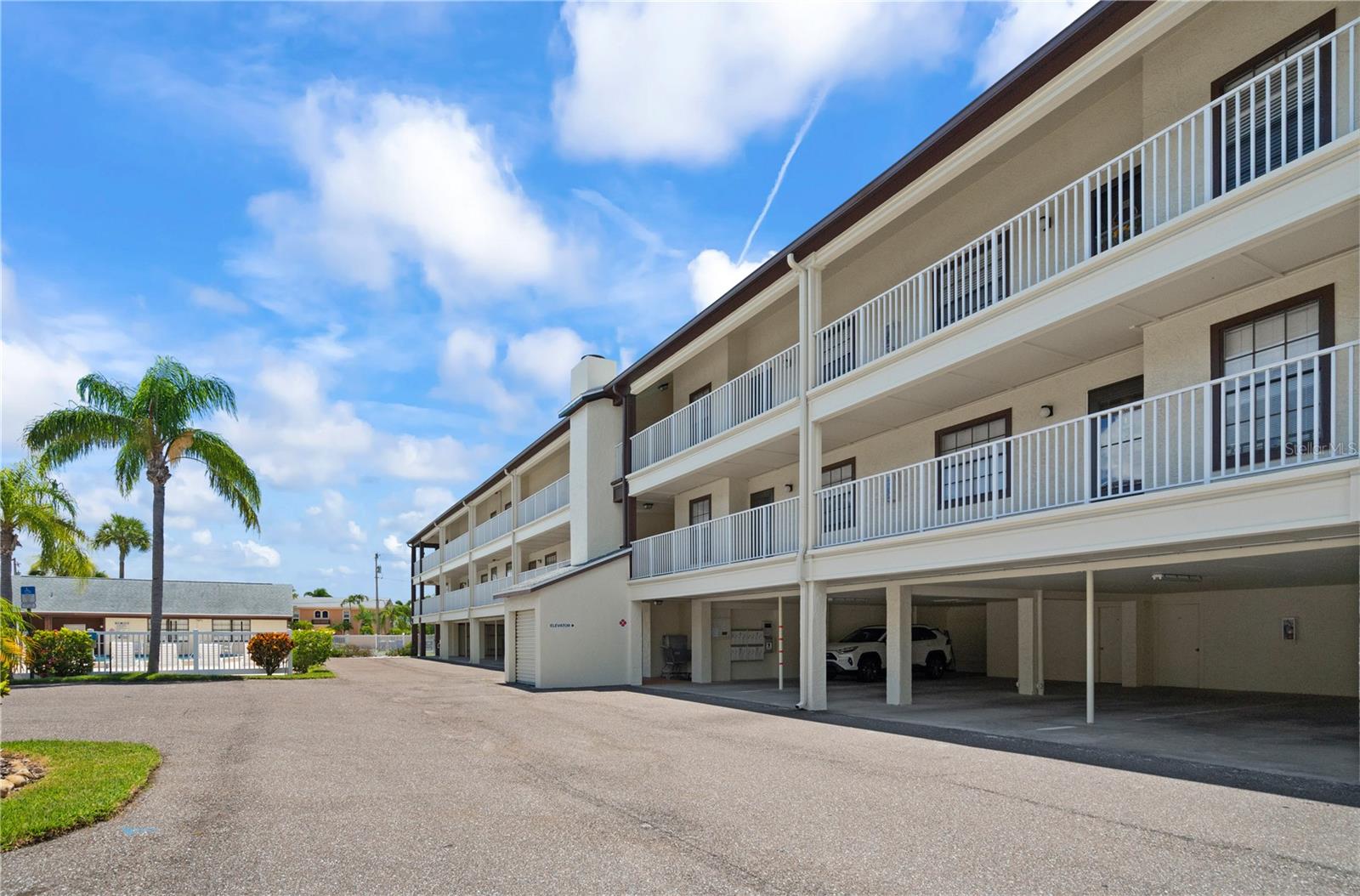 340 CAUSEWAY BLVD #104
