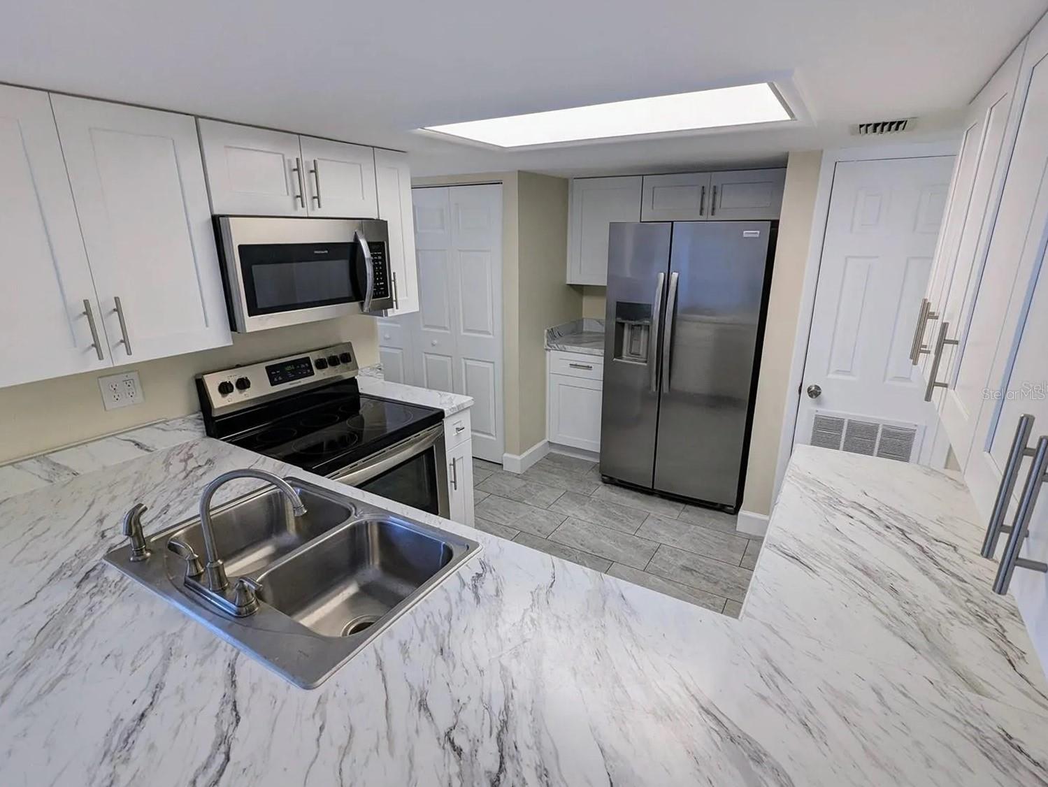 3111 CREEKGLEN CT